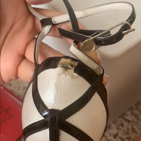 CHANEL CAP TOE BLACK AND WHITE PUMPS SIZE 6.5 - Picture 5 of 6